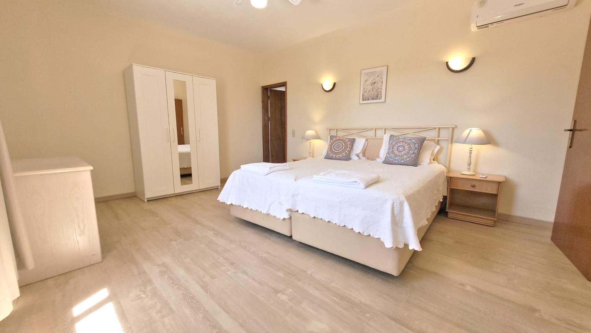 קווארטיירה Walking Distance To The Centre - Snooker Table - Private Pool - 5 Bedrooms מראה חיצוני תמונה