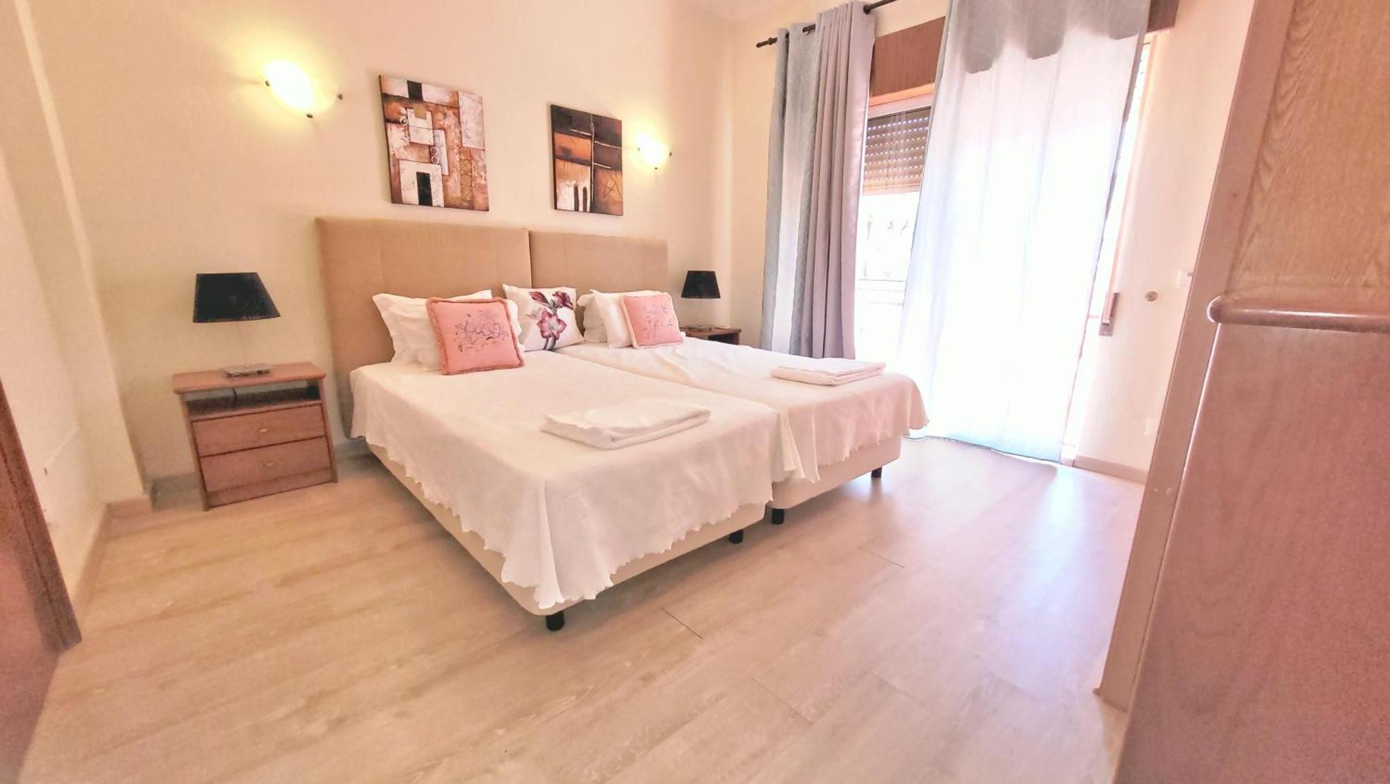 קווארטיירה Walking Distance To The Centre - Snooker Table - Private Pool - 5 Bedrooms מראה חיצוני תמונה