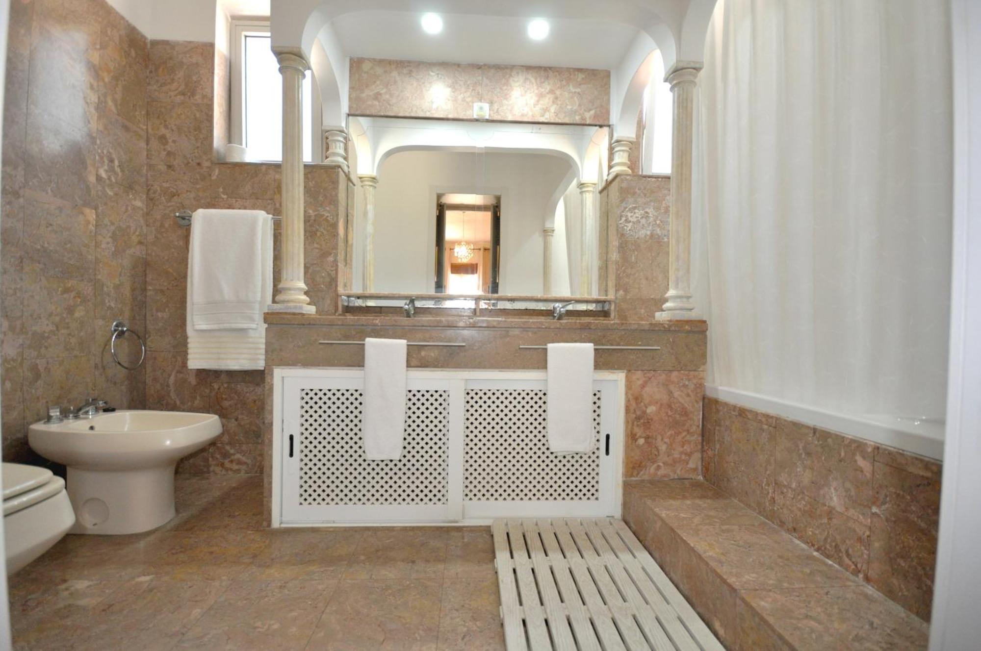 קווארטיירה Walking Distance To The Centre - Snooker Table - Private Pool - 5 Bedrooms מראה חיצוני תמונה